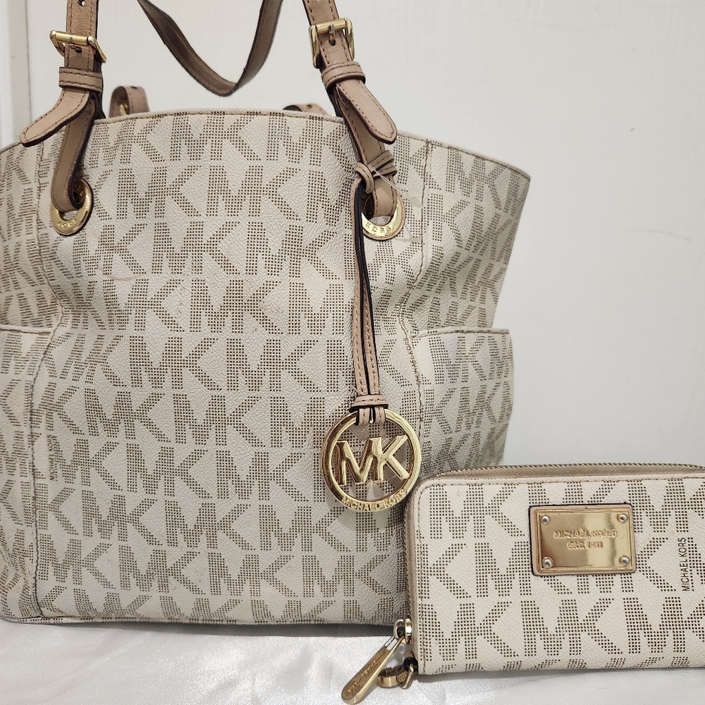 Large Michael Kors tote and matching wallet - Picture 1 of 16